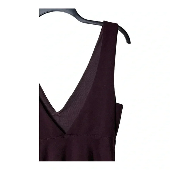 1456. SILENCE AND NOISE SLEEVELESS CROPPED TOP DEEP V NECKLINE FRONT AND BACK - Picture 8 of 10